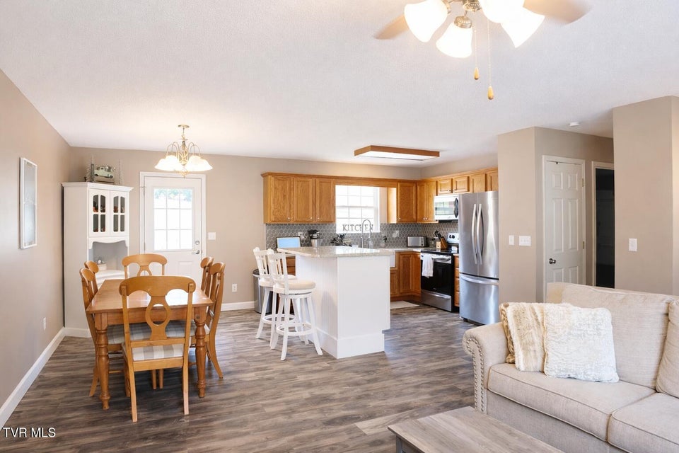 Photo #8: 408 Fondulac Drive