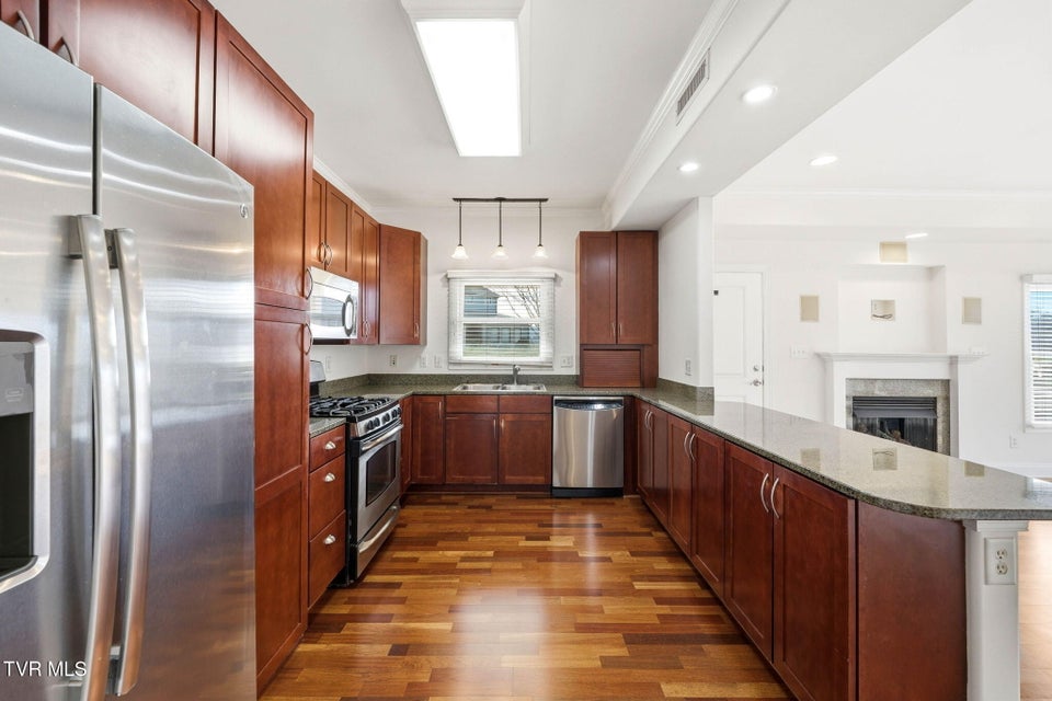 Photo #10: 168 Westshore Pointe 