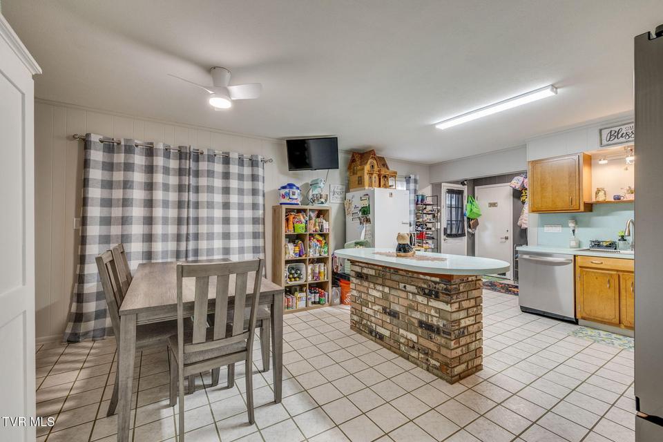 Photo #5: 1804 Sherwood Place