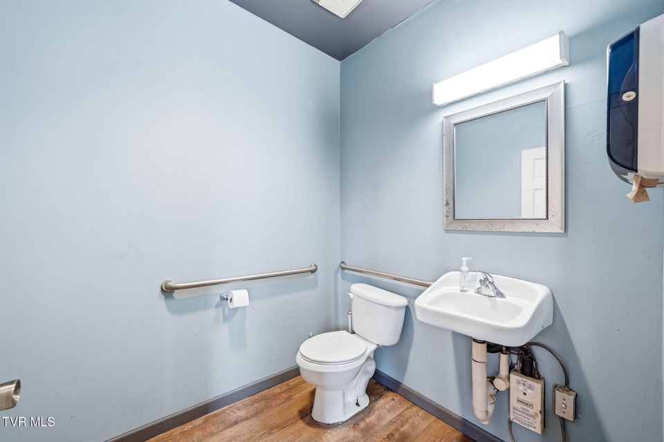 Photo #11: 124 Tipton Street