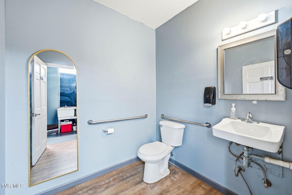 Photo #12: 124 Tipton Street