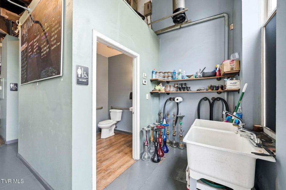 Photo #9: 124 Tipton Street