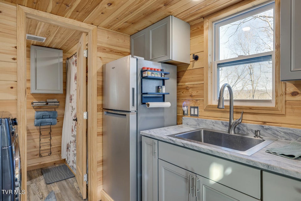 Photo #11: 601 Watauga Overlook Drive