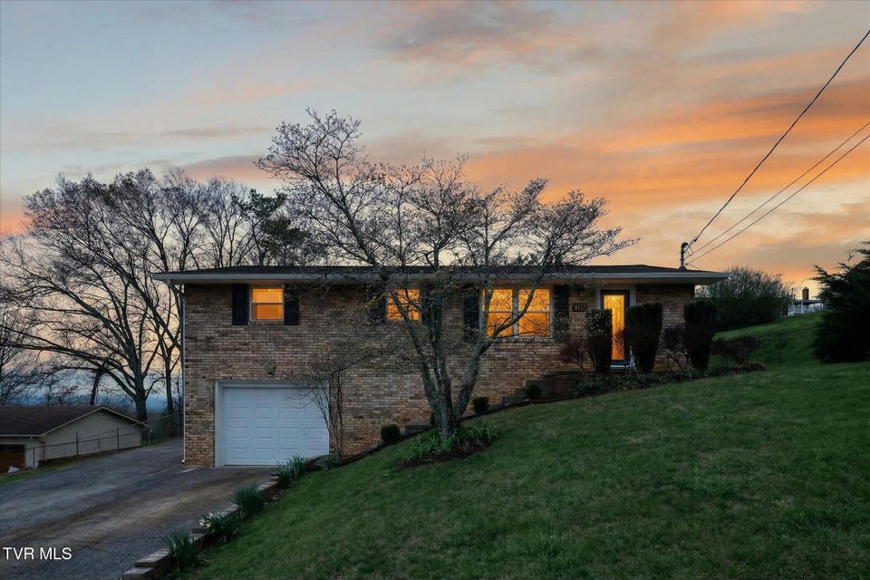 Photo #34: 417 Kingsley Avenue