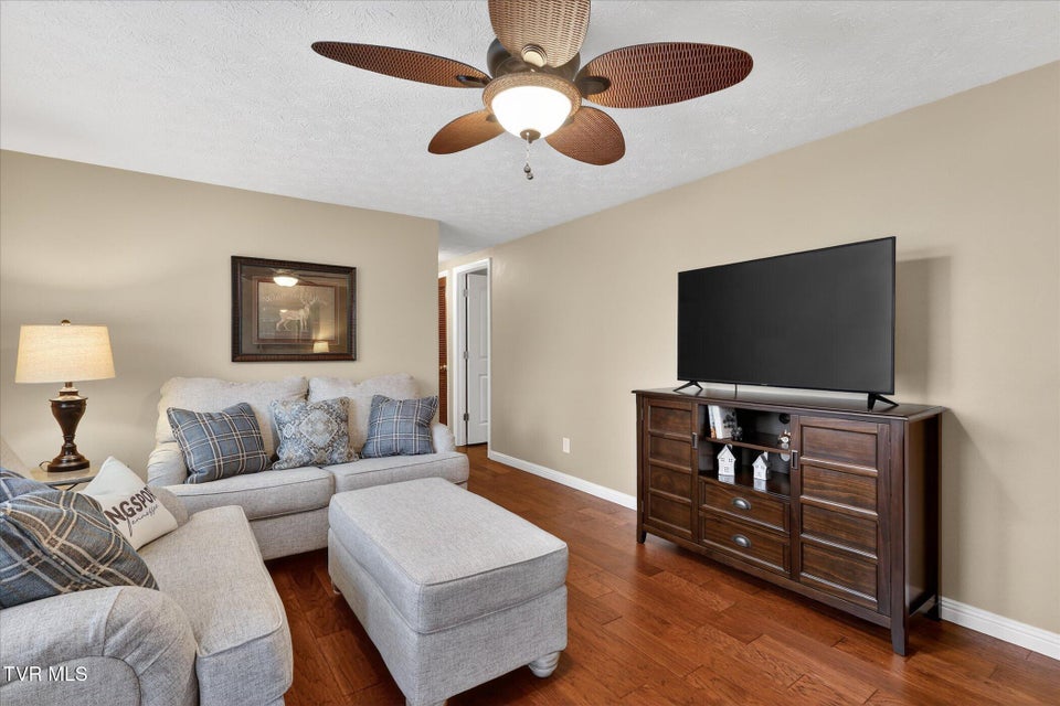 Photo #5: 417 Kingsley Avenue