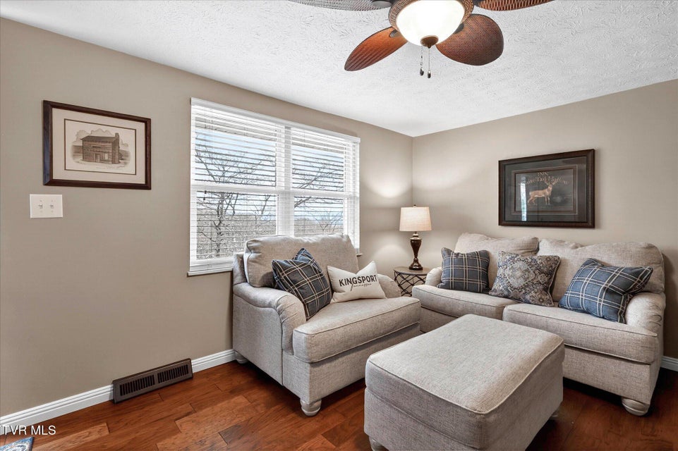 Photo #6: 417 Kingsley Avenue