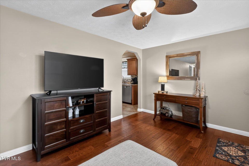 Photo #7: 417 Kingsley Avenue