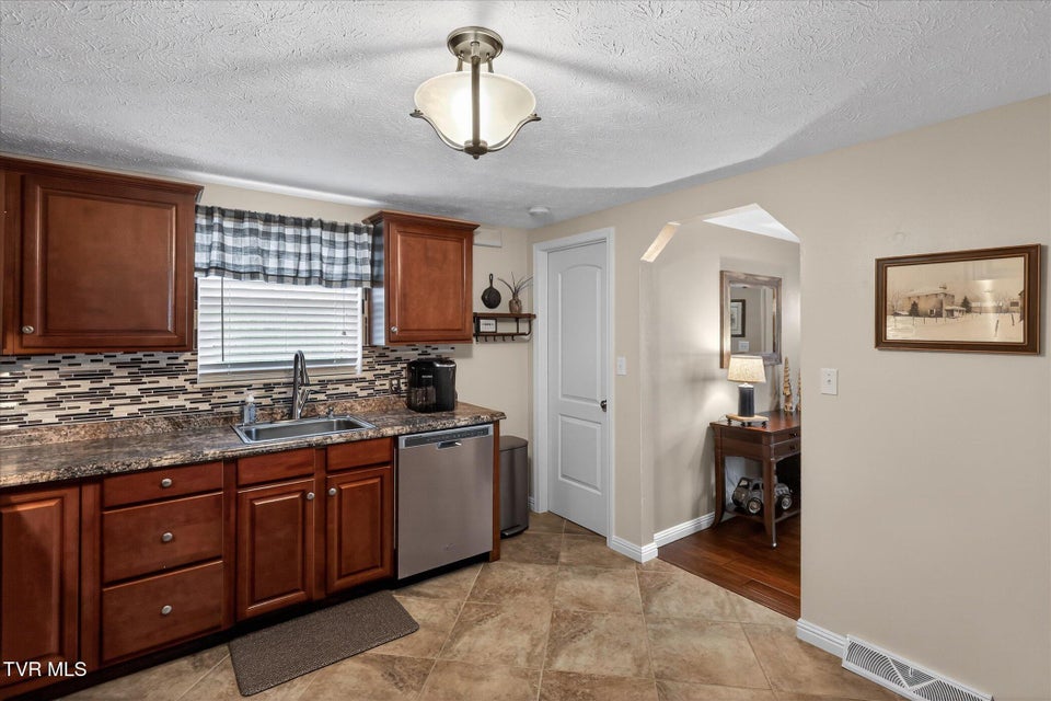 Photo #11: 417 Kingsley Avenue