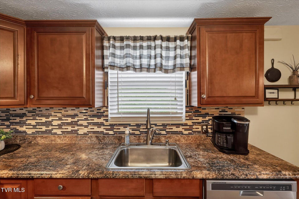 Photo #12: 417 Kingsley Avenue