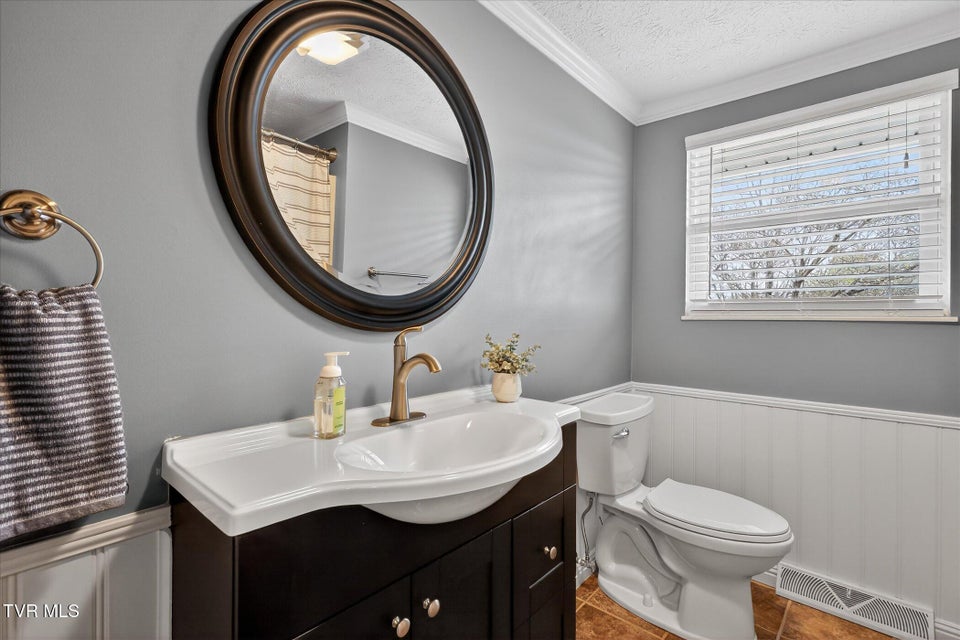 Photo #14: 417 Kingsley Avenue