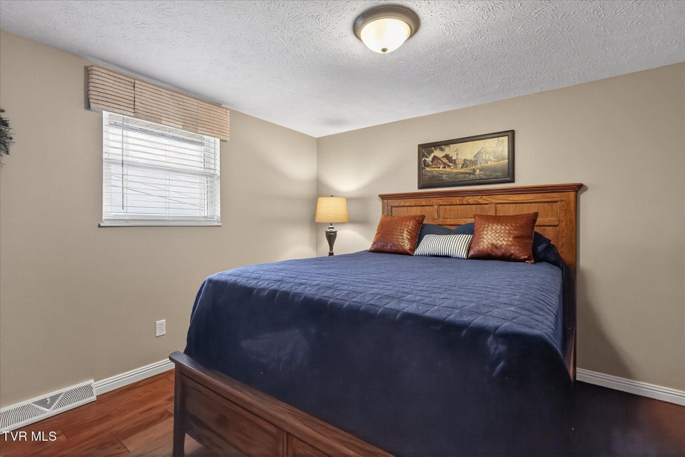 Photo #16: 417 Kingsley Avenue