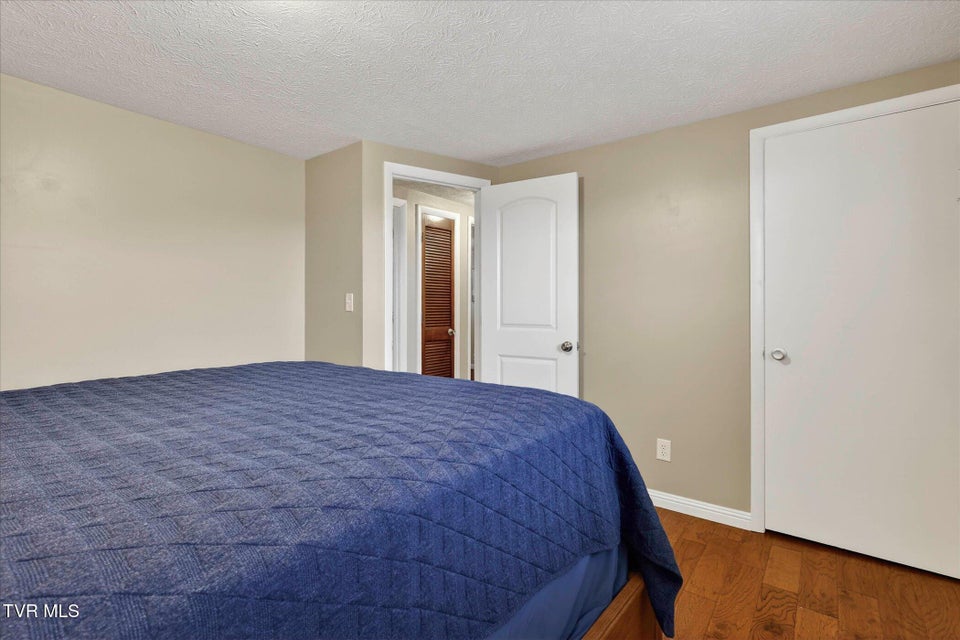 Photo #17: 417 Kingsley Avenue