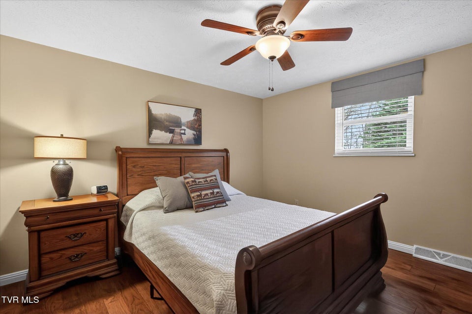 Photo #18: 417 Kingsley Avenue