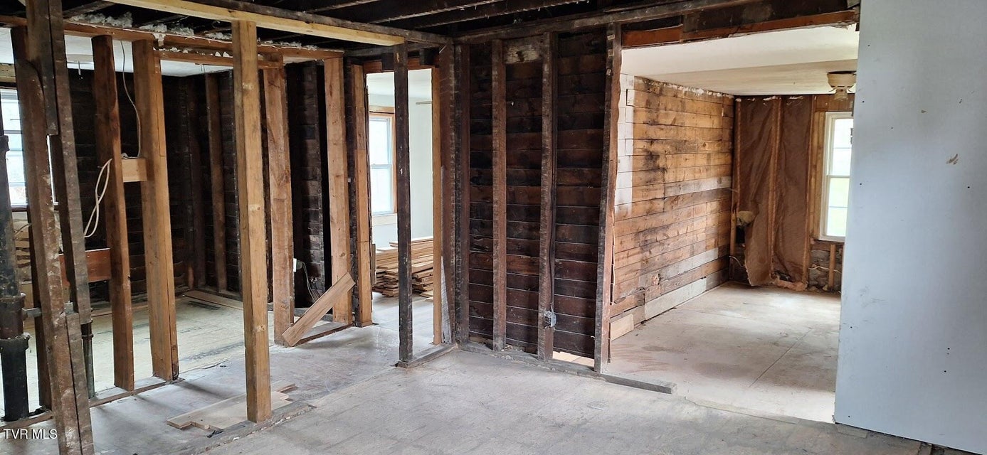 Photo #10: 214 Stafford Street