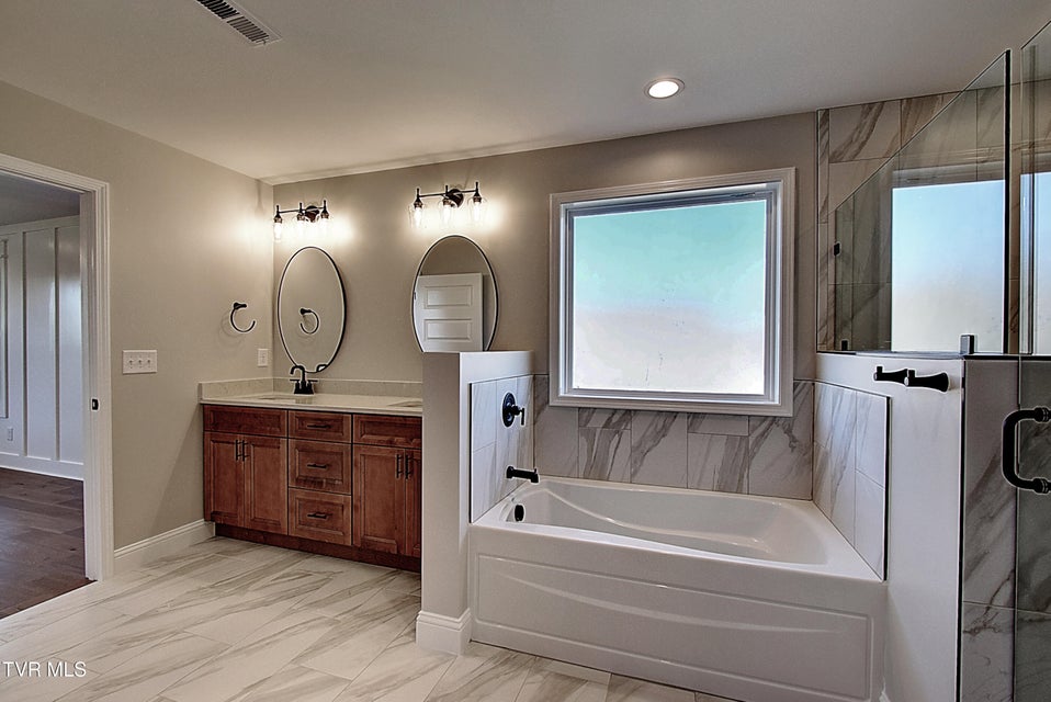 Photo #20: 252 Ruby Rose Ridge