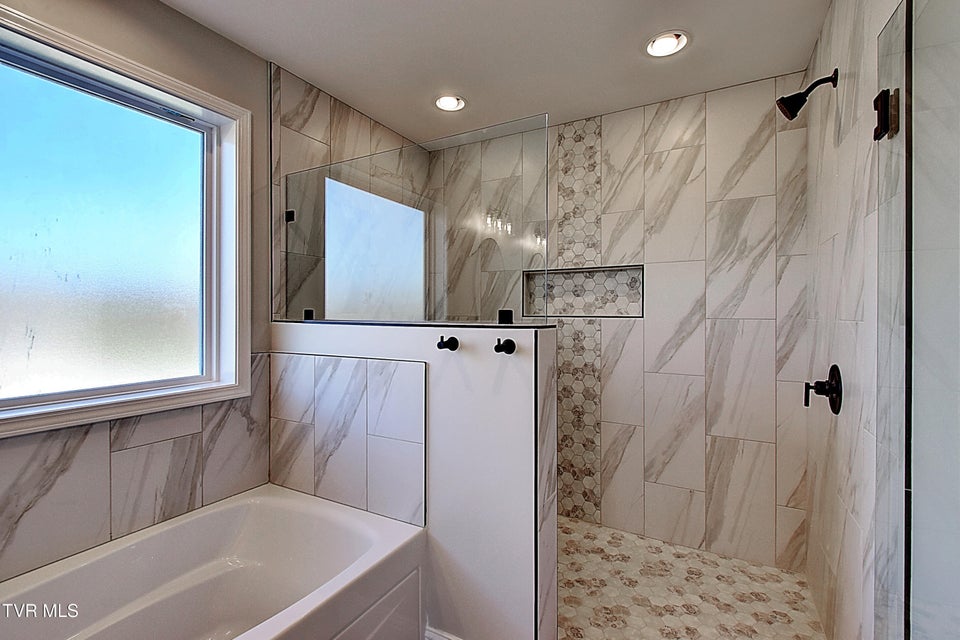 Photo #21: 252 Ruby Rose Ridge