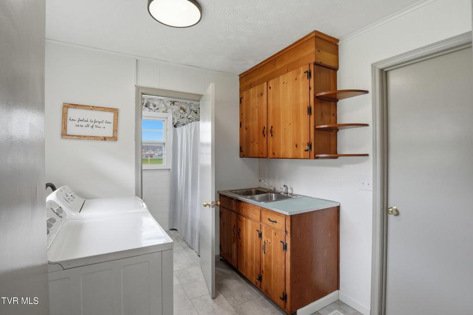 Photo #27: 1290 Shady Street