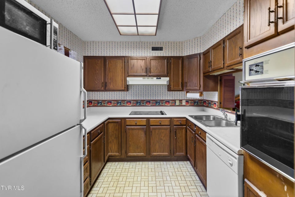 Photo #17: 1824 Oriole Road