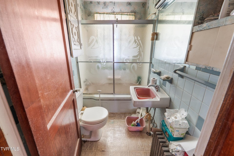 Photo #10: 510 Glade Street