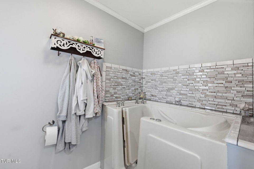 Photo #21: 134 Ovalwood Drive