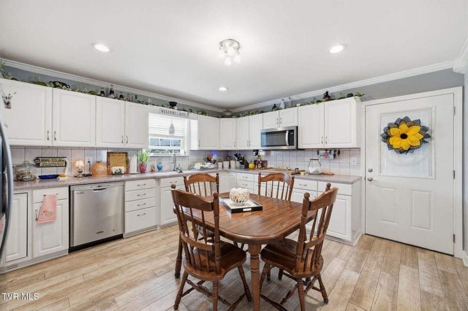 Photo #6: 134 Ovalwood Drive