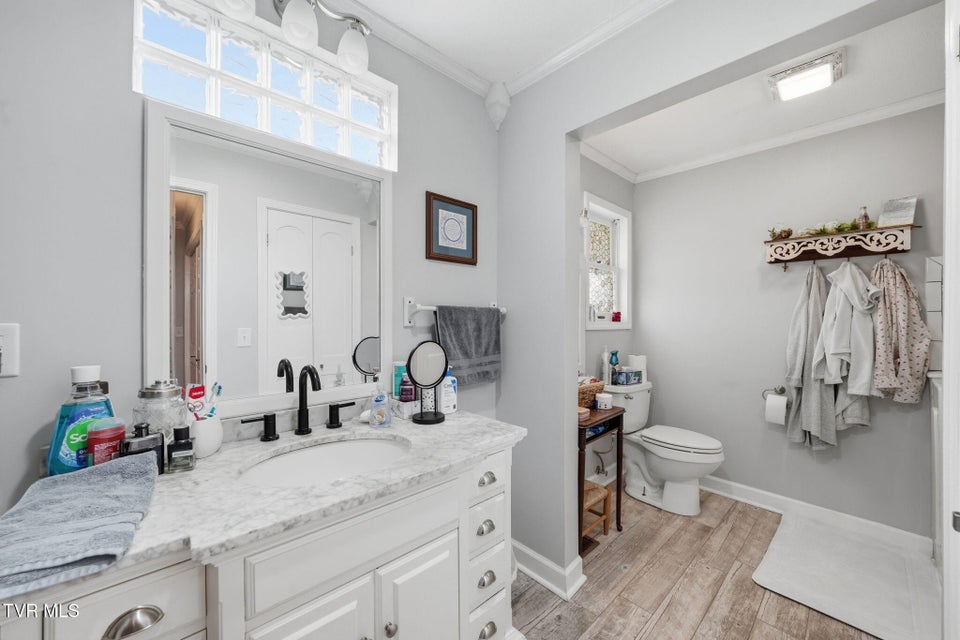 Photo #27: 134 Ovalwood Drive