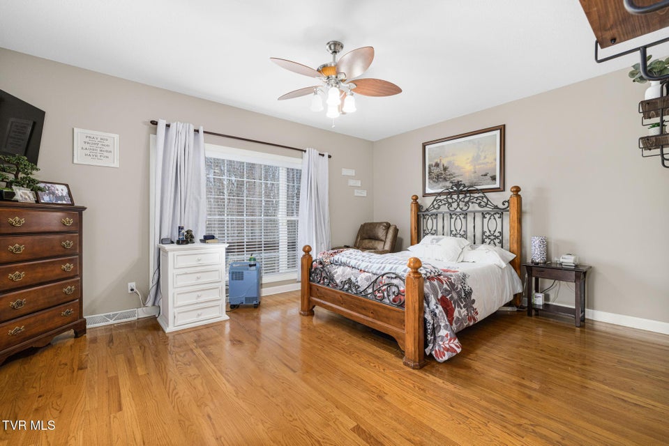 Photo #21: 31 Hickory Point