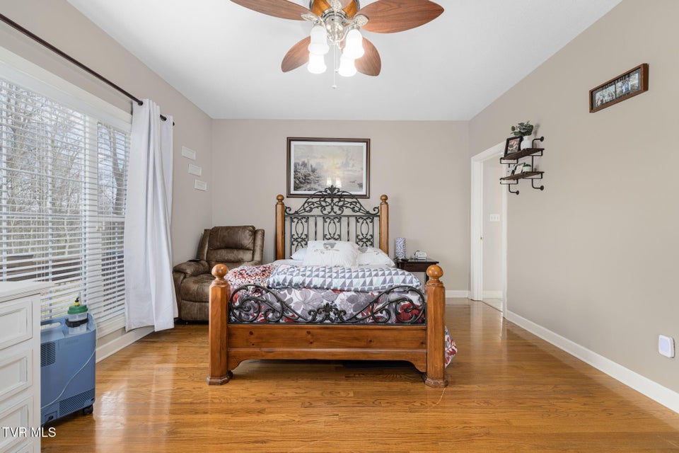 Photo #22: 31 Hickory Point