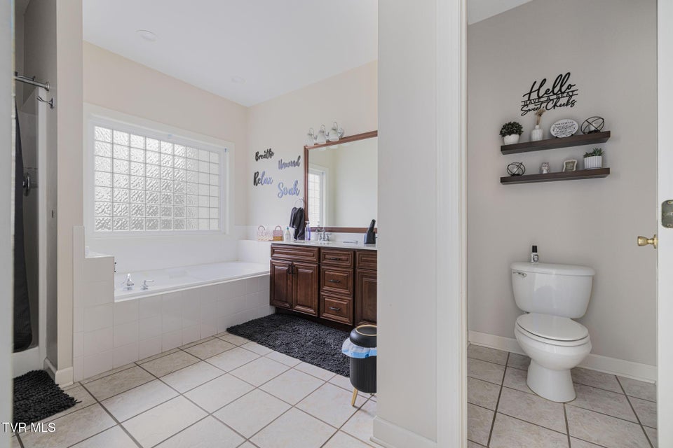 Photo #23: 31 Hickory Point