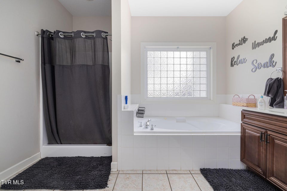 Photo #24: 31 Hickory Point