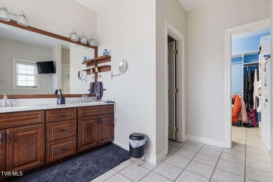 Photo #25: 31 Hickory Point