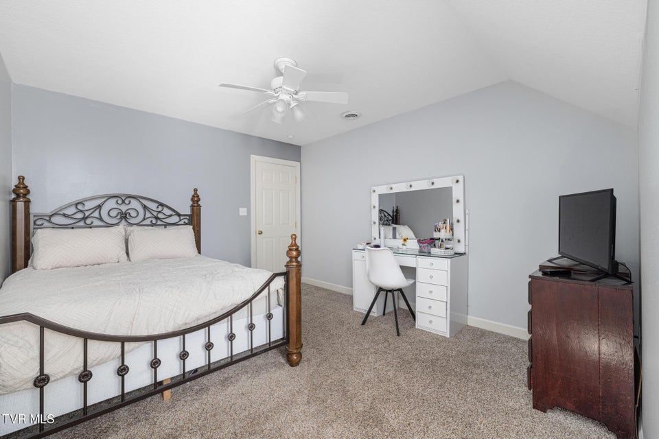 Photo #33: 31 Hickory Point