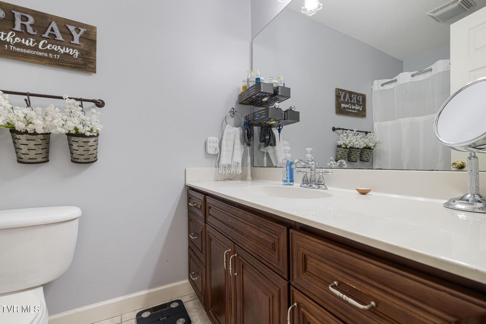 Photo #37: 31 Hickory Point