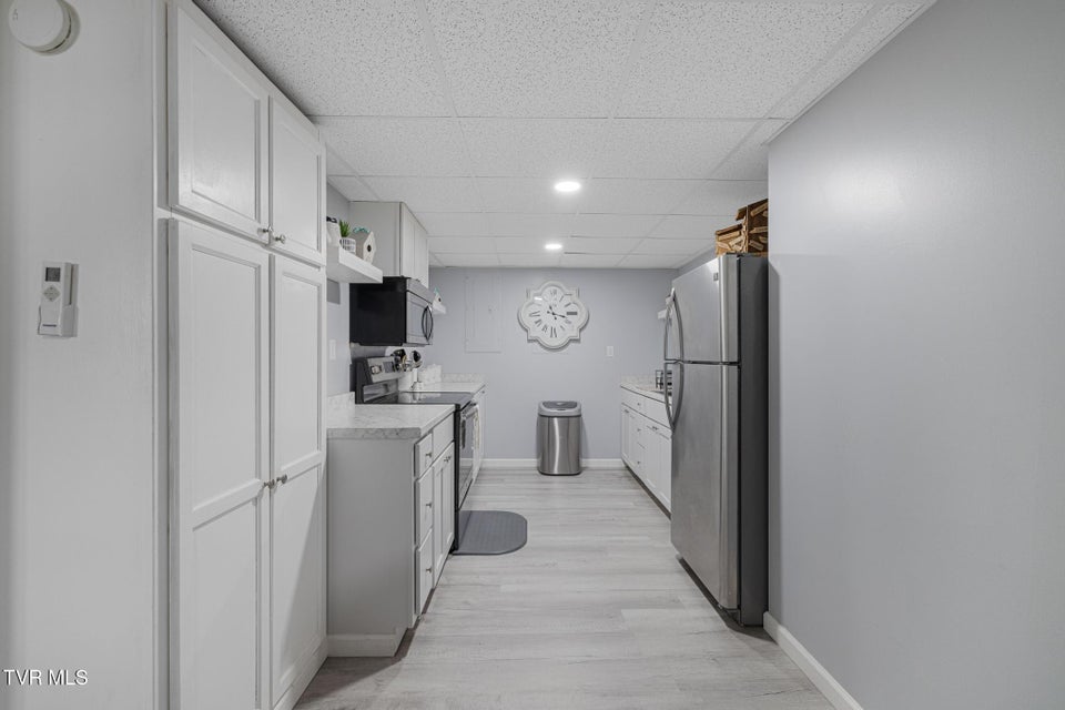 Photo #44: 31 Hickory Point