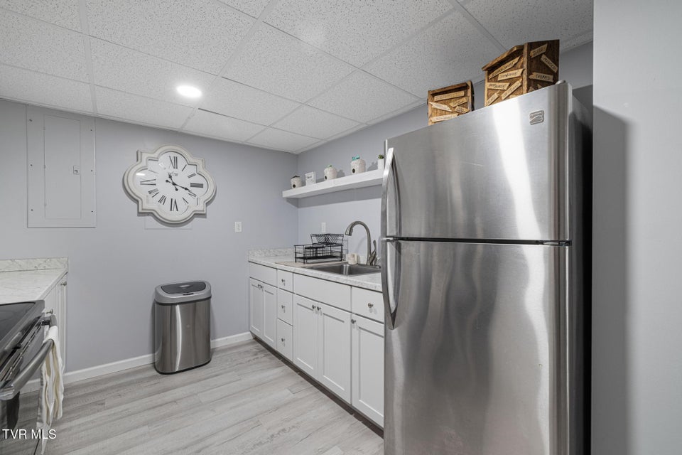 Photo #46: 31 Hickory Point