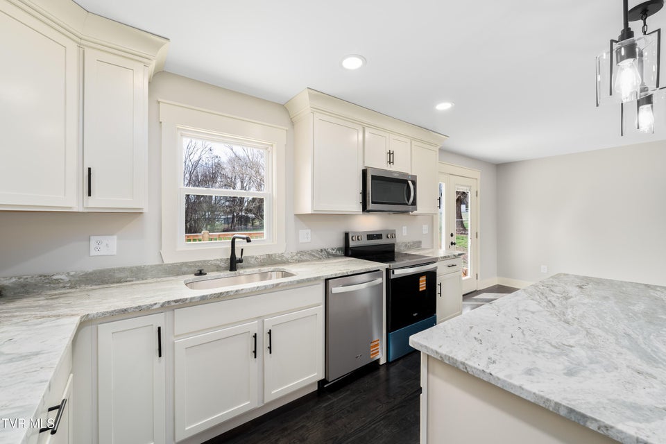 Photo #38: 226 Dorothy Circle