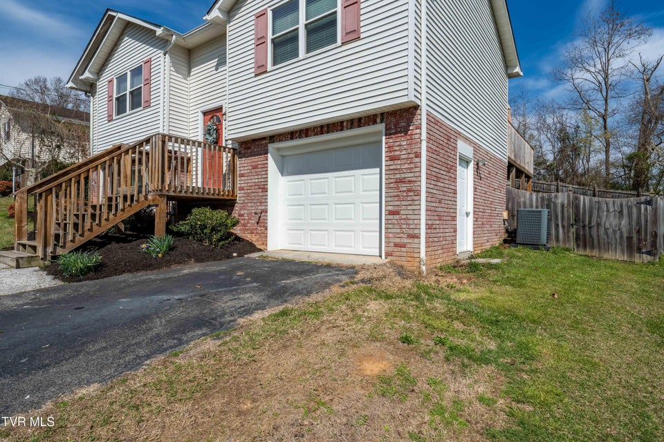 Photo #8: 283 Ridgeview Drive