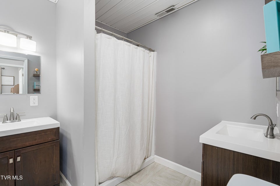 Photo #40: 283 Ridgeview Drive