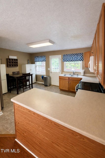 Photo #6: 660 Beaverview Drive