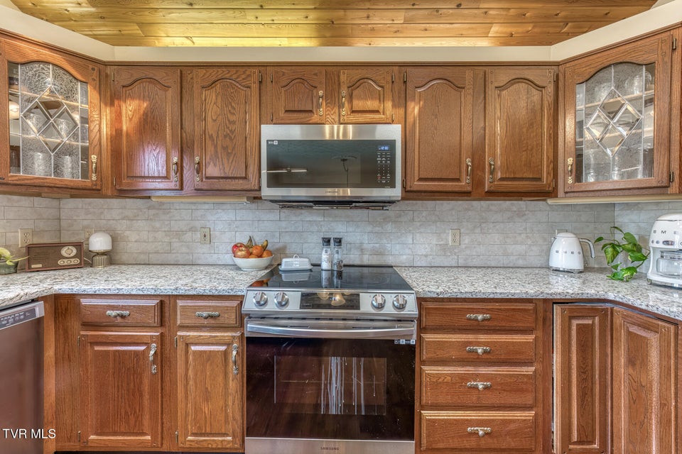 Photo #12: 222 Willowbend Court