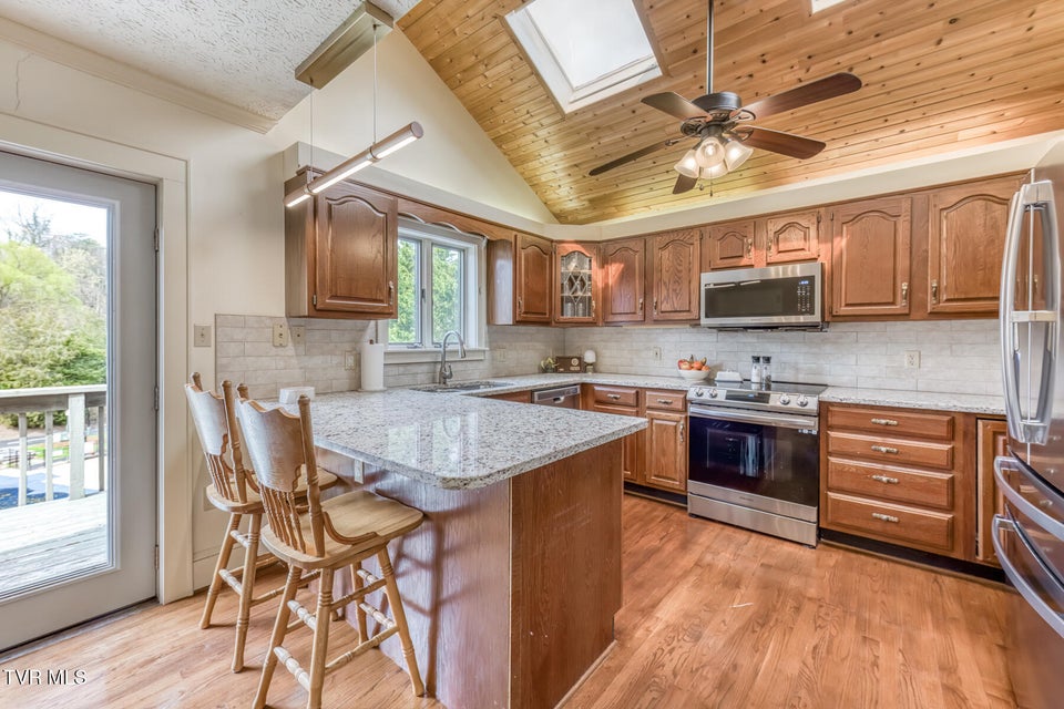 Photo #10: 222 Willowbend Court