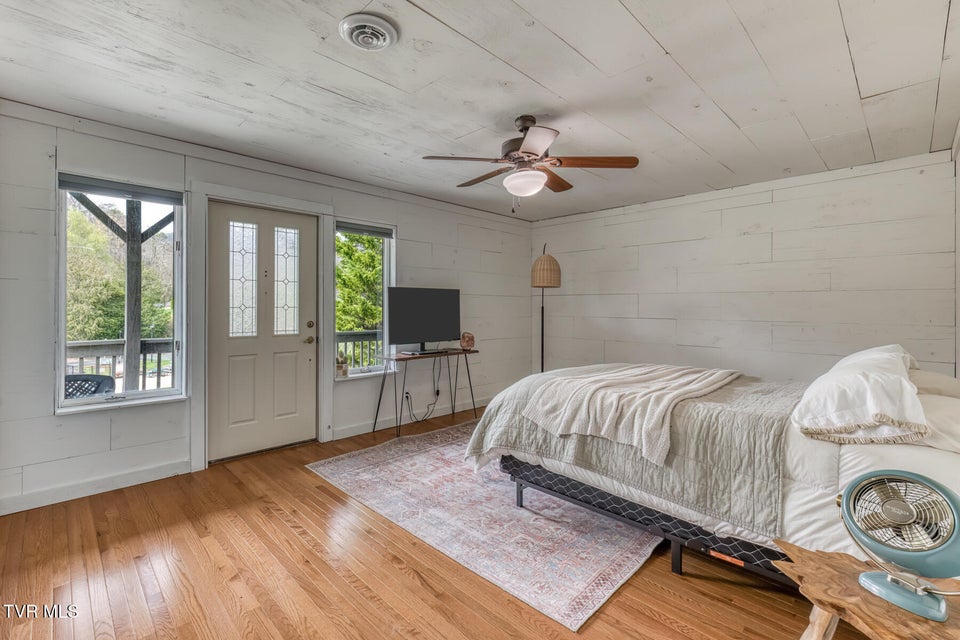 Photo #43: 222 Willowbend Court