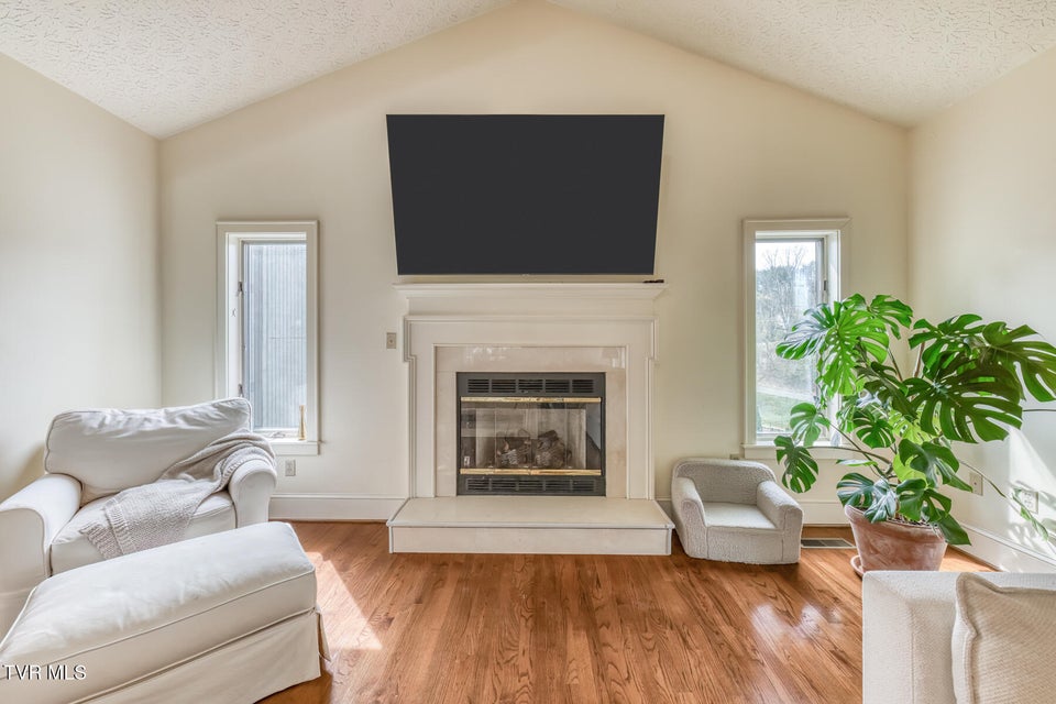 Photo #7: 222 Willowbend Court