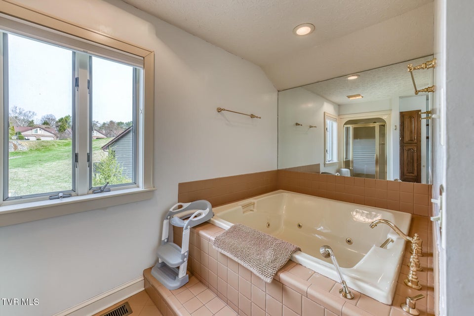 Photo #36: 222 Willowbend Court