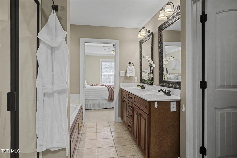 Photo #31: 34 Bridgewater Court