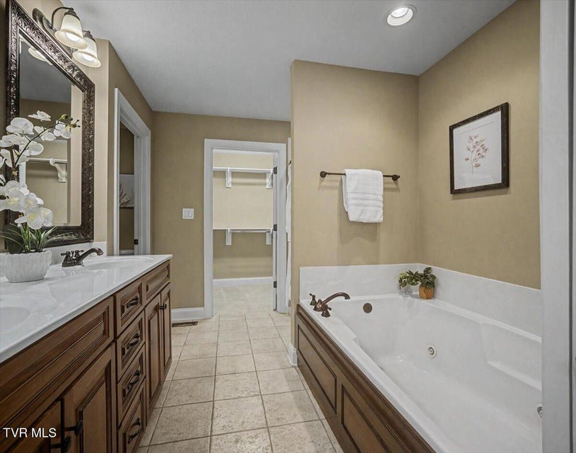 Photo #33: 34 Bridgewater Court