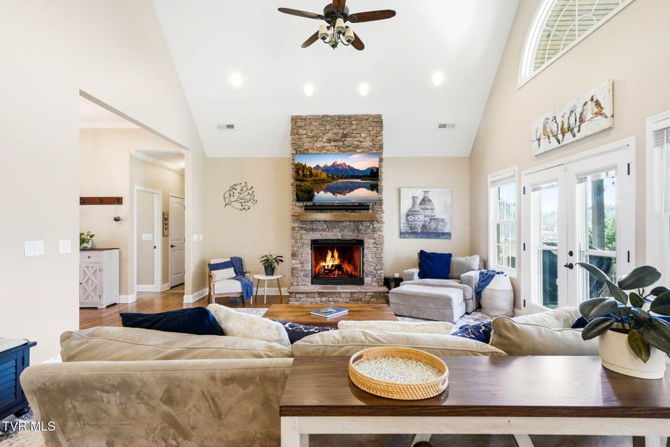 Photo #2: 425 Settlers Way