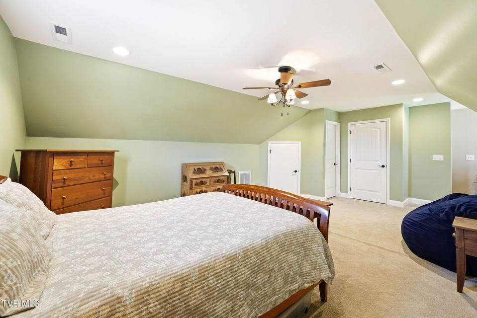 Photo #38: 425 Settlers Way