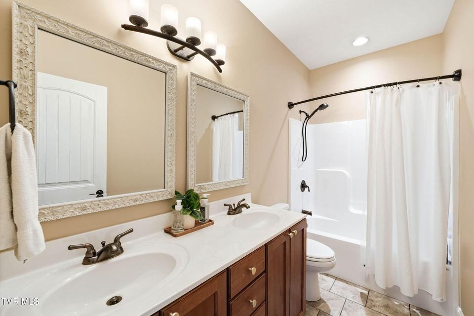 Photo #28: 425 Settlers Way