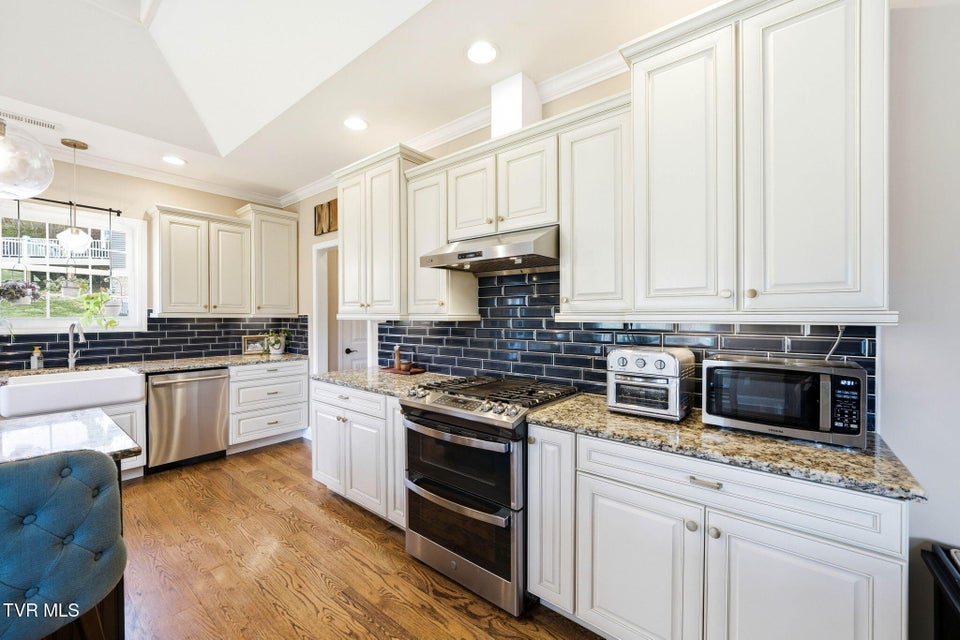 Photo #13: 425 Settlers Way